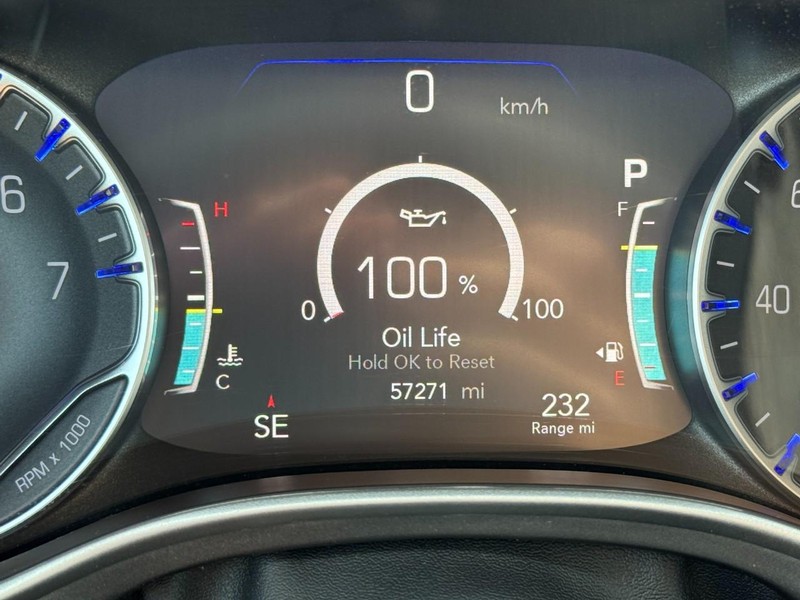 Chrysler Pacifica Vehicle Image 19