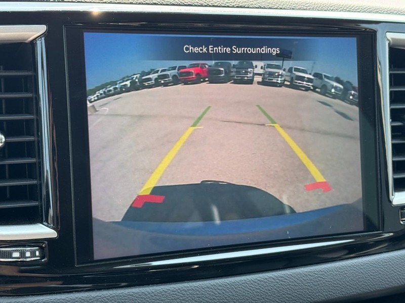 Chrysler Pacifica Vehicle Image 23