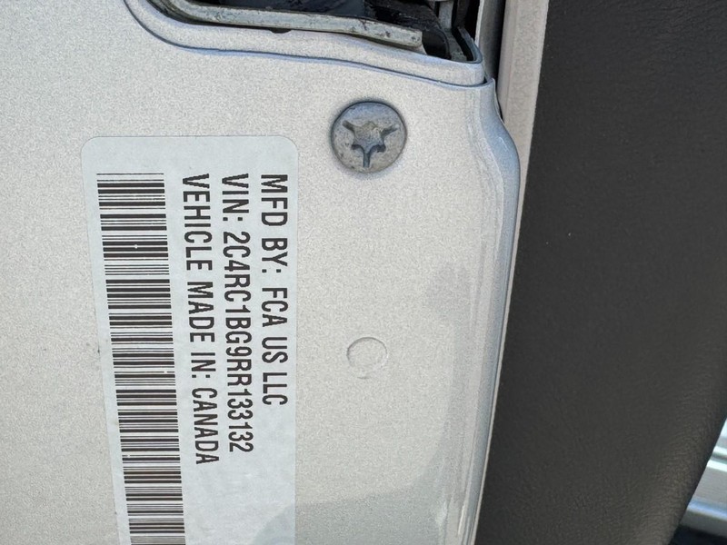 Chrysler Pacifica Vehicle Image 26