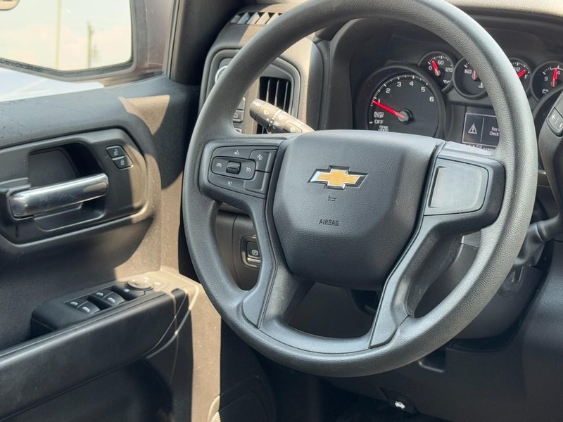 Chevrolet Silverado 1500 Vehicle Full-screen Gallery Image 12