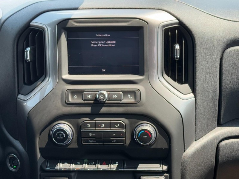 Chevrolet Silverado 1500 Vehicle Full-screen Gallery Image 13