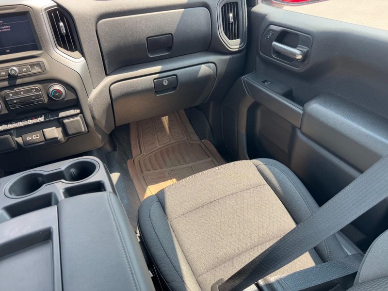 Chevrolet Silverado 1500 Vehicle Full-screen Gallery Image 15