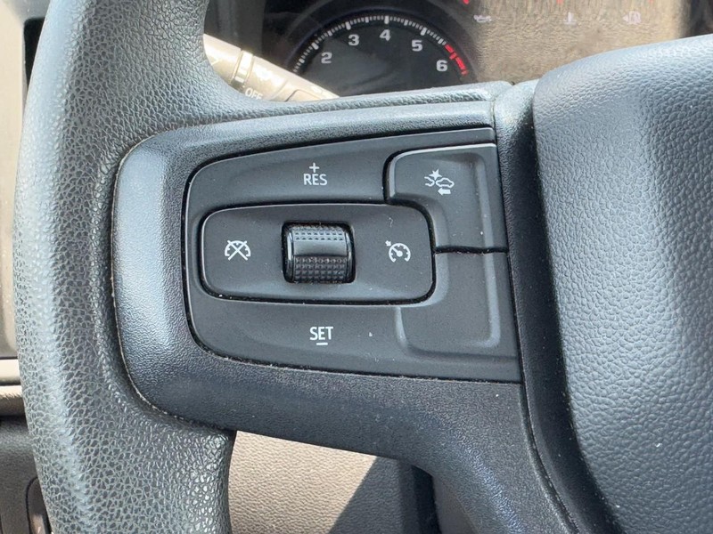 Chevrolet Silverado 1500 Vehicle Full-screen Gallery Image 16