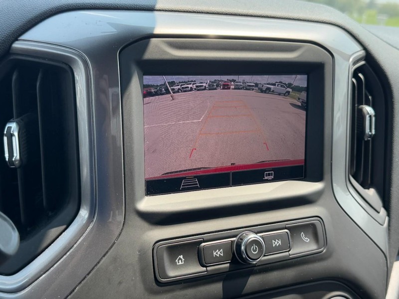 Chevrolet Silverado 1500 Vehicle Full-screen Gallery Image 19