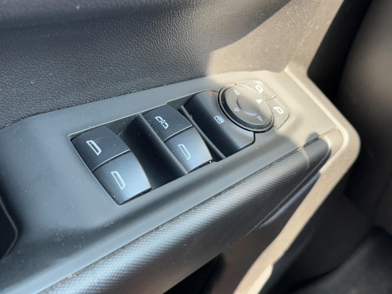 Chevrolet Silverado 1500 Vehicle Full-screen Gallery Image 20