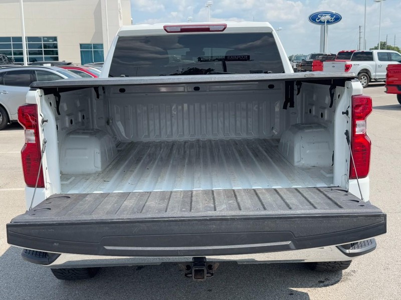 Chevrolet Silverado 1500 Vehicle Full-screen Gallery Image 5