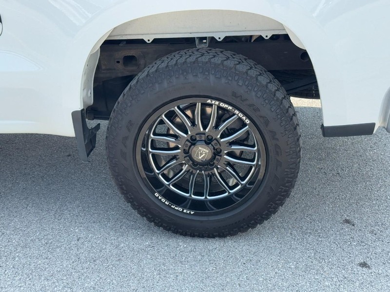 Chevrolet Silverado 1500 Vehicle Full-screen Gallery Image 7
