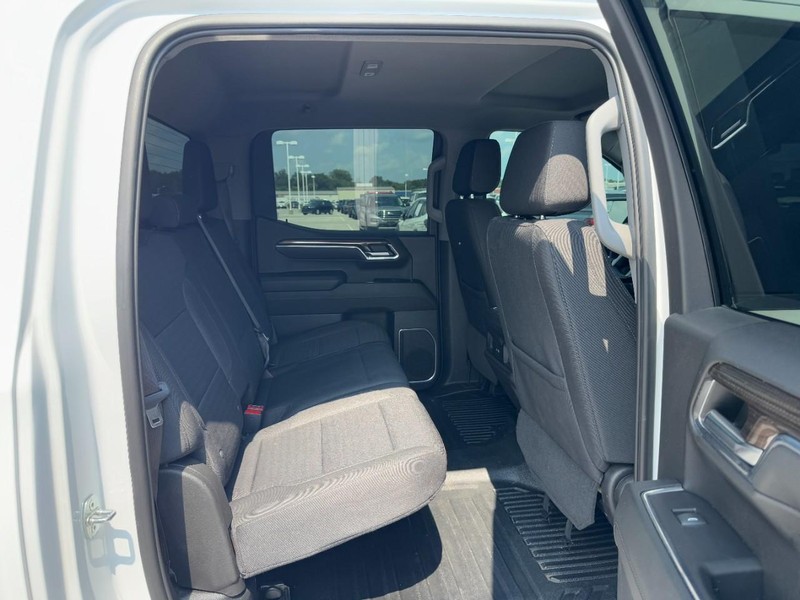 Chevrolet Silverado 1500 Vehicle Full-screen Gallery Image 10