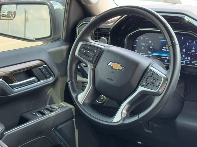 Chevrolet Silverado 1500 Vehicle Full-screen Gallery Image 12
