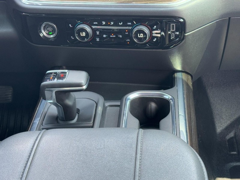 Chevrolet Silverado 1500 Vehicle Full-screen Gallery Image 14