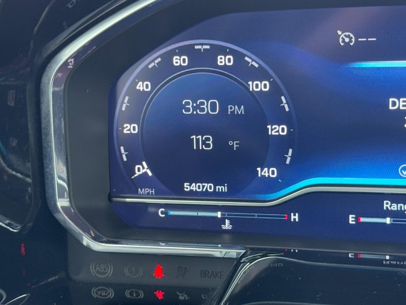 Chevrolet Silverado 1500 Vehicle Full-screen Gallery Image 18