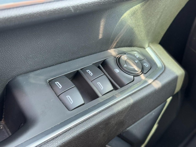 Chevrolet Silverado 1500 Vehicle Full-screen Gallery Image 21