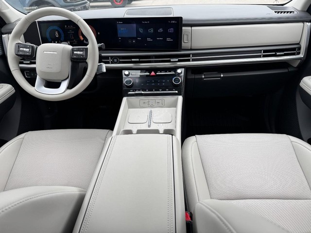 Hyundai Santa Fe Vehicle Image 11