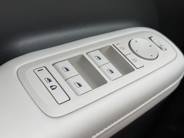 Hyundai Santa Fe Vehicle Image 22