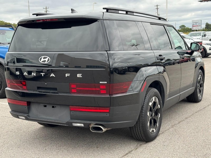 Hyundai Santa Fe Vehicle Full-screen Gallery Image 3