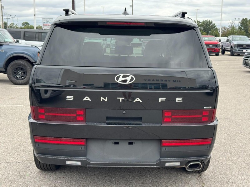 Hyundai Santa Fe Vehicle Full-screen Gallery Image 4