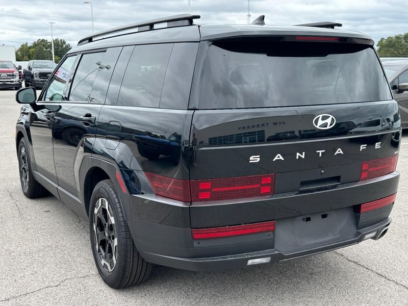 Hyundai Santa Fe Vehicle Full-screen Gallery Image 6