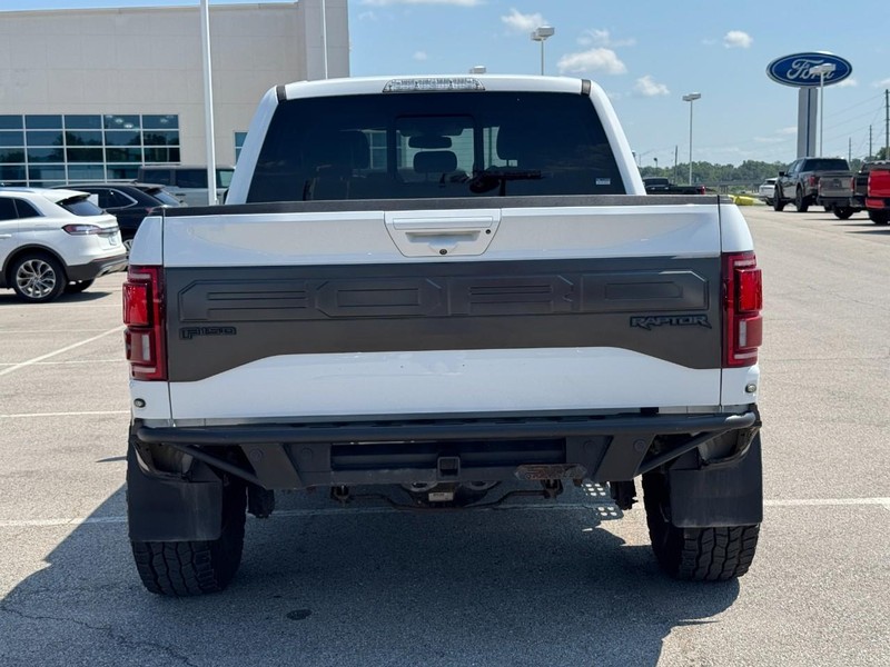 Ford F-150 Vehicle Full-screen Gallery Image 4