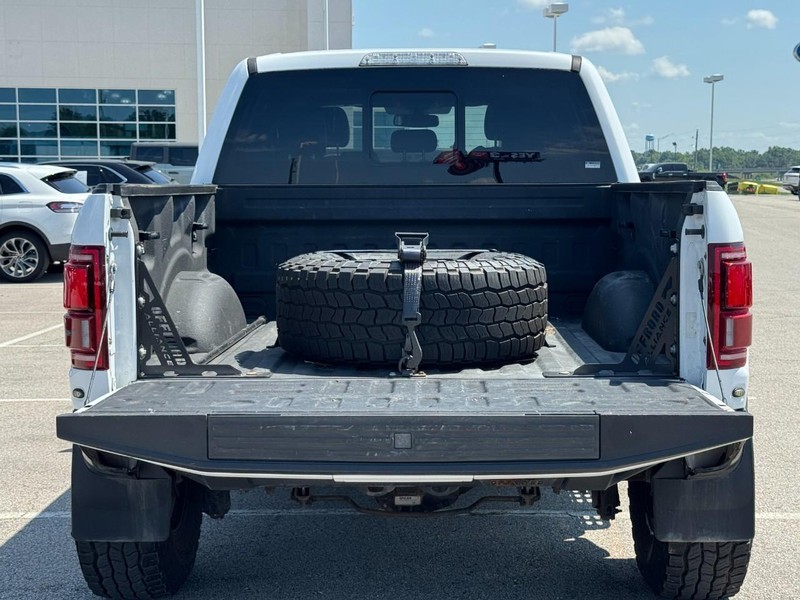 Ford F-150 Vehicle Full-screen Gallery Image 5
