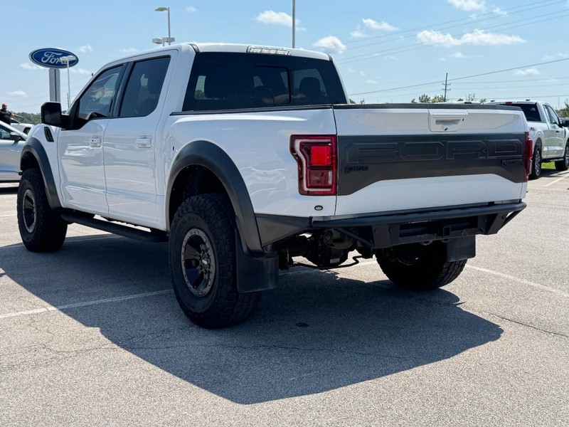 Ford F-150 Vehicle Full-screen Gallery Image 6