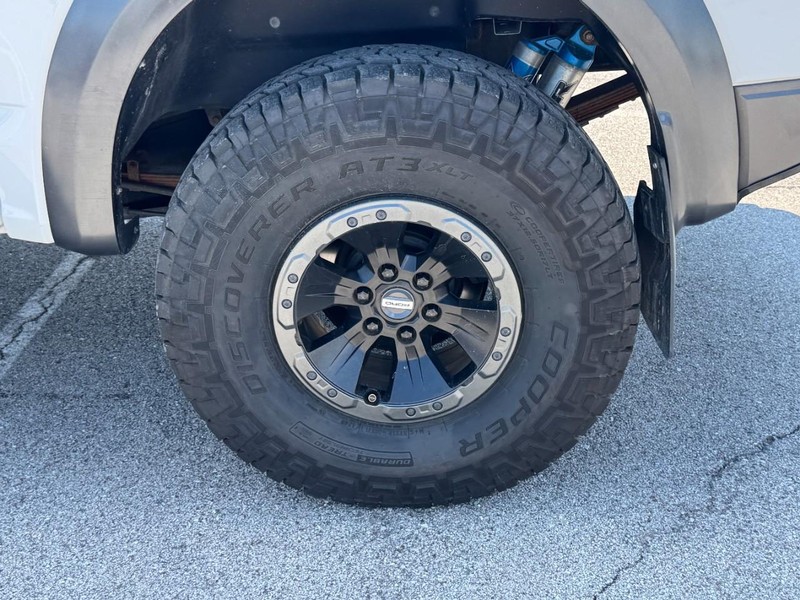 Ford F-150 Vehicle Full-screen Gallery Image 7