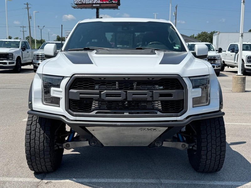 Ford F-150 Vehicle Full-screen Gallery Image 9