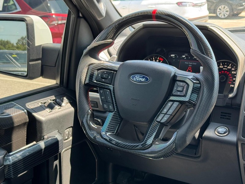 Ford F-150 Vehicle Full-screen Gallery Image 12