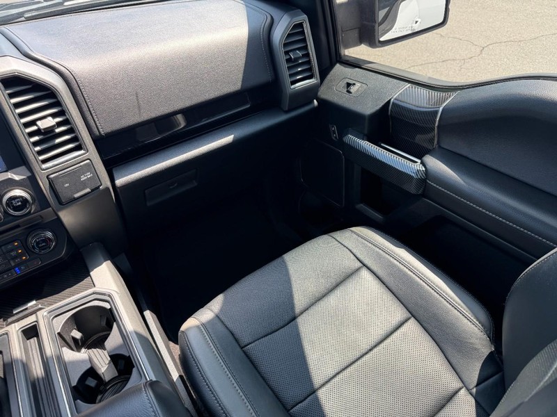 Ford F-150 Vehicle Full-screen Gallery Image 15