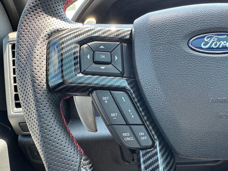 Ford F-150 Vehicle Full-screen Gallery Image 16