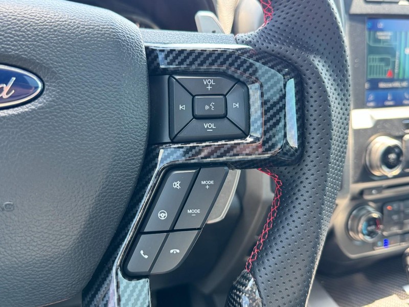 Ford F-150 Vehicle Full-screen Gallery Image 17