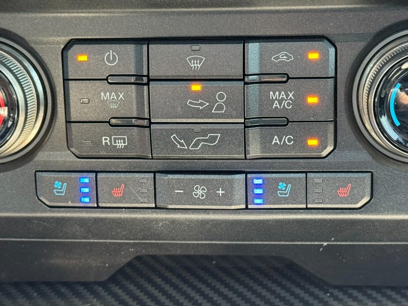 Ford F-150 Vehicle Full-screen Gallery Image 19
