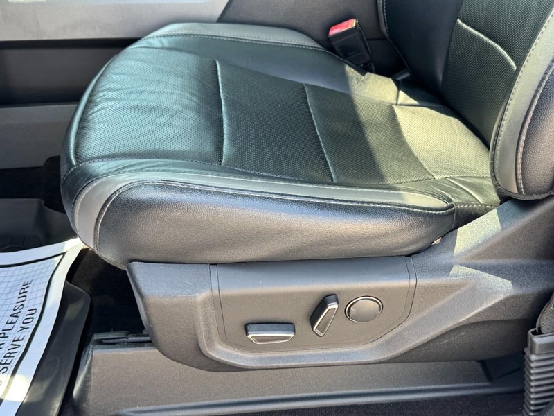 Ford F-150 Vehicle Full-screen Gallery Image 25