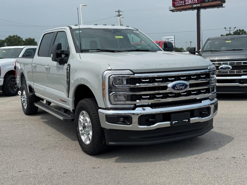Ford Super Duty F-250 SRW Vehicle Image 02