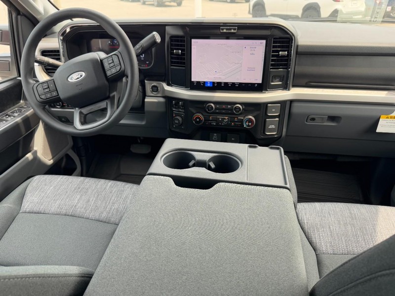 Ford Super Duty F-250 SRW Vehicle Image 06