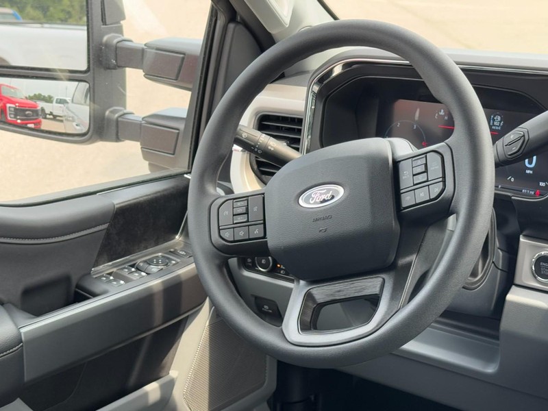Ford Super Duty F-250 SRW Vehicle Image 07