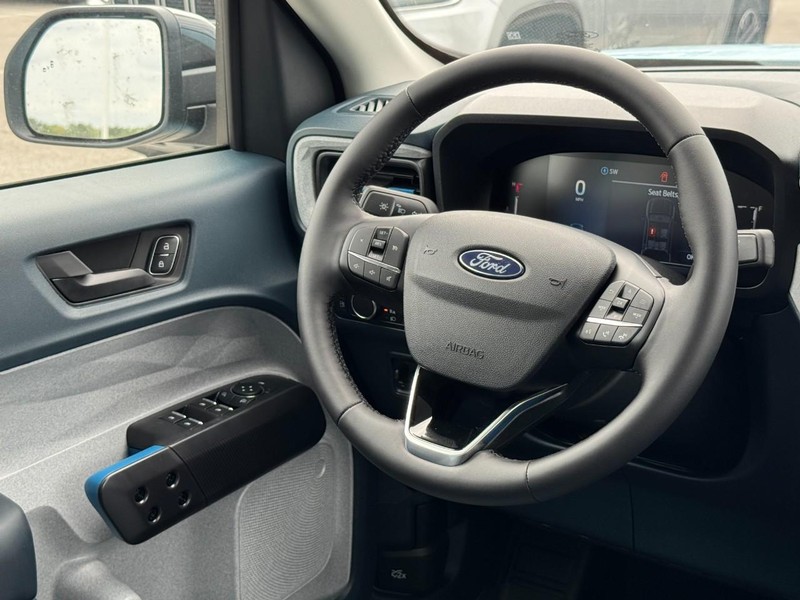 Ford Maverick Vehicle Full-screen Gallery Image 7