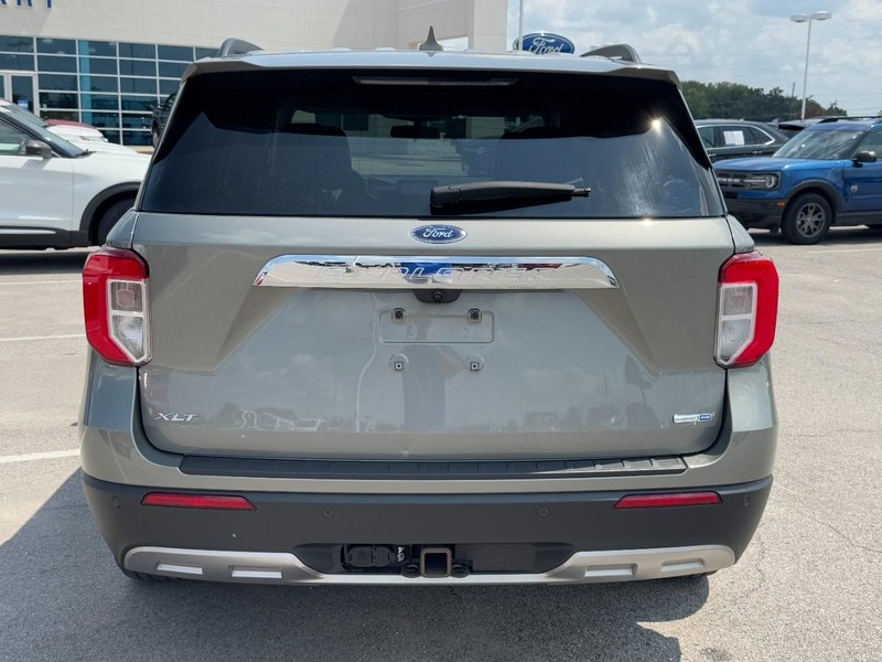 Ford Explorer Vehicle Image 04