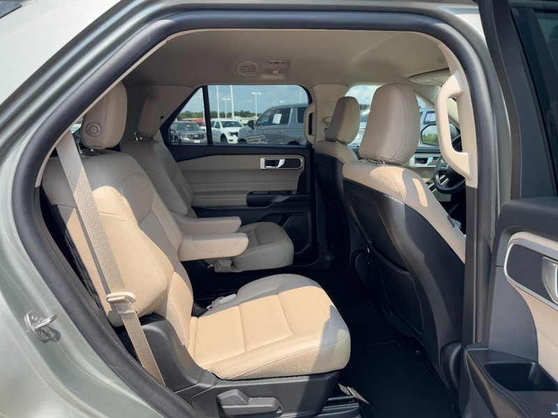 Ford Explorer Vehicle Image 10