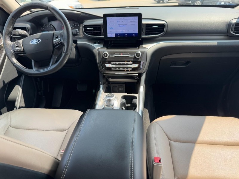 Ford Explorer Vehicle Image 11