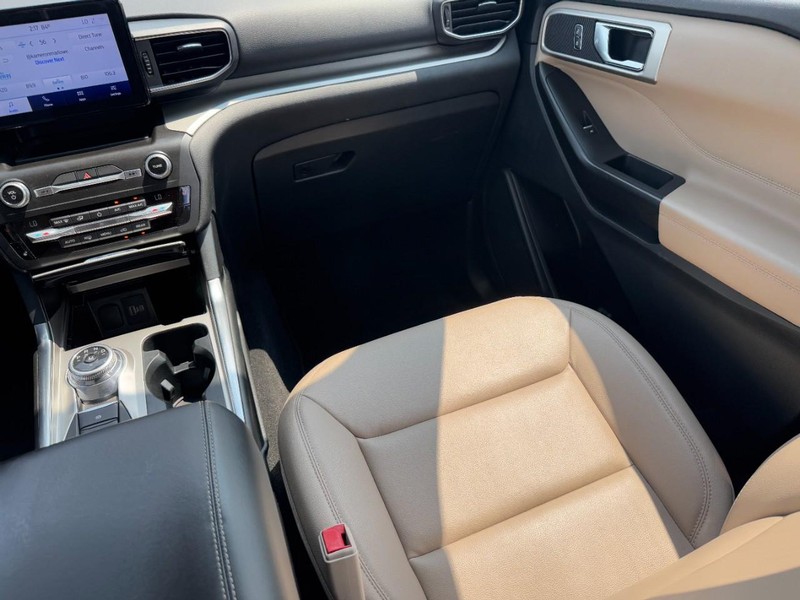 Ford Explorer Vehicle Image 15