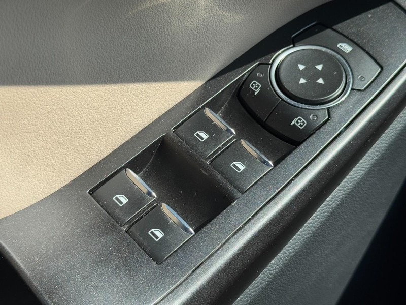 Ford Explorer Vehicle Image 22