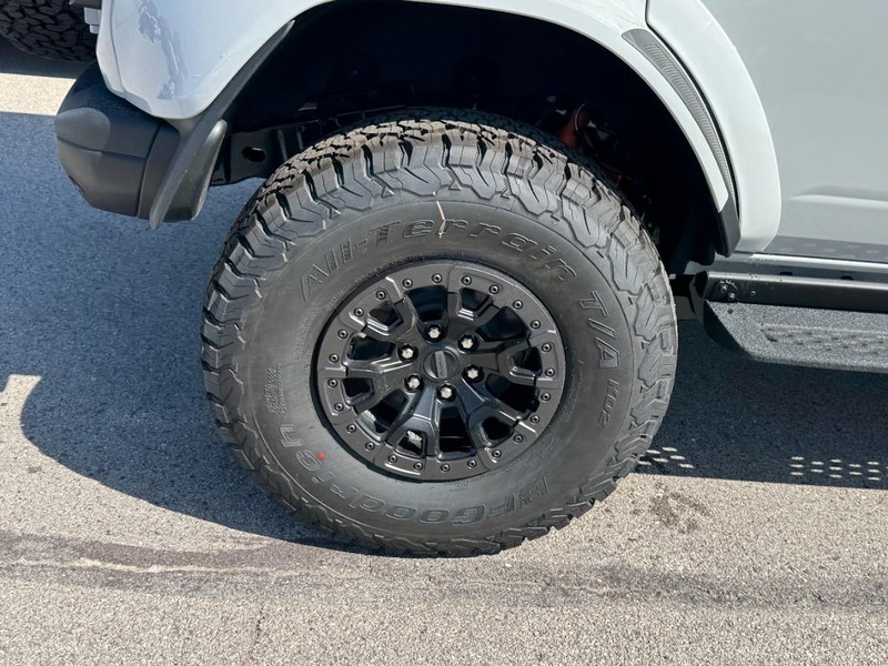 Ford Bronco Vehicle Full-screen Gallery Image 4