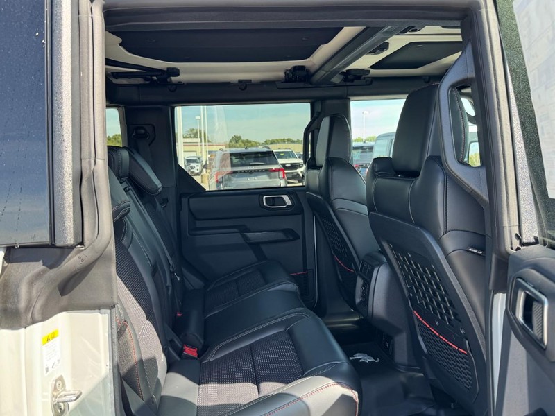Ford Bronco Vehicle Full-screen Gallery Image 5