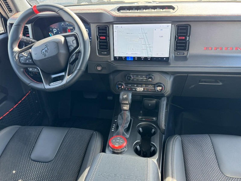 Ford Bronco Vehicle Full-screen Gallery Image 6