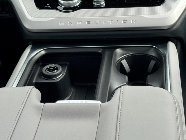 Ford Expedition Max Vehicle Image 10