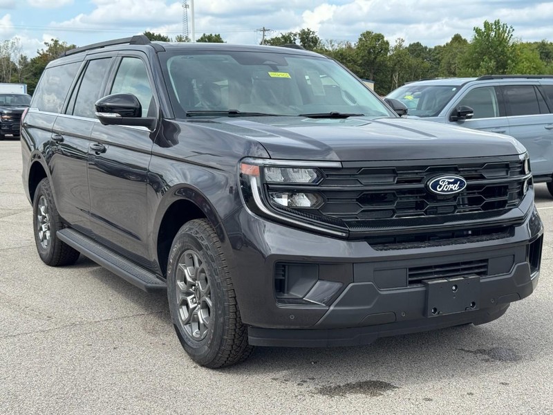 Ford Expedition Max Vehicle Full-screen Gallery Image 2