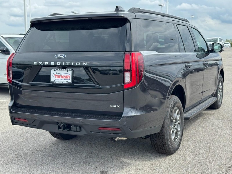 Ford Expedition Max Vehicle Full-screen Gallery Image 3