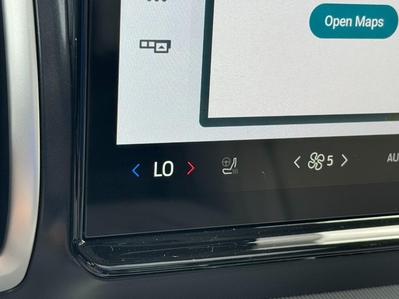 Ford Expedition Max Vehicle Full-screen Gallery Image 13