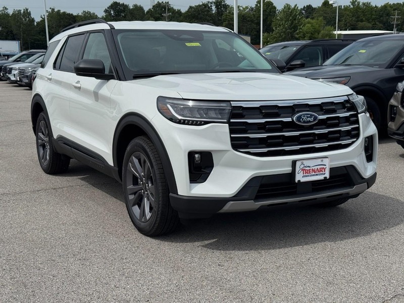 Ford Explorer Vehicle Full-screen Gallery Image 2
