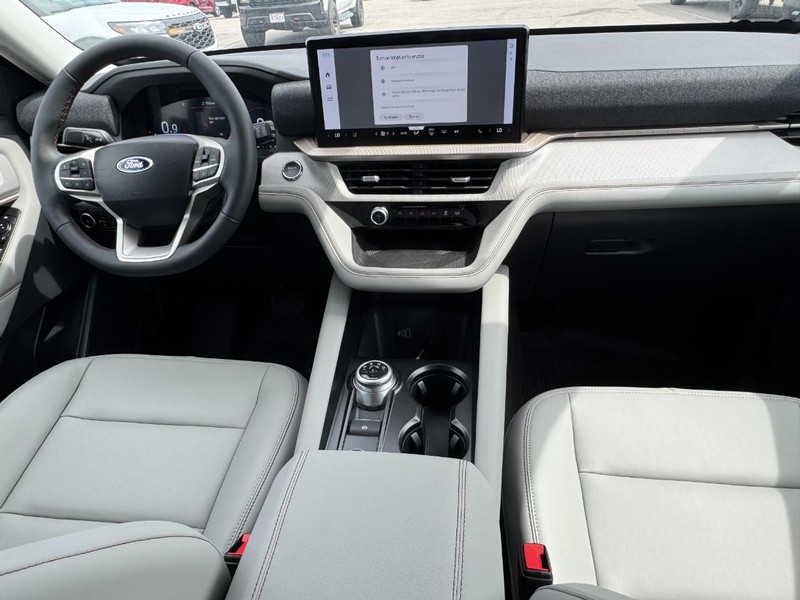 Ford Explorer Vehicle Full-screen Gallery Image 7